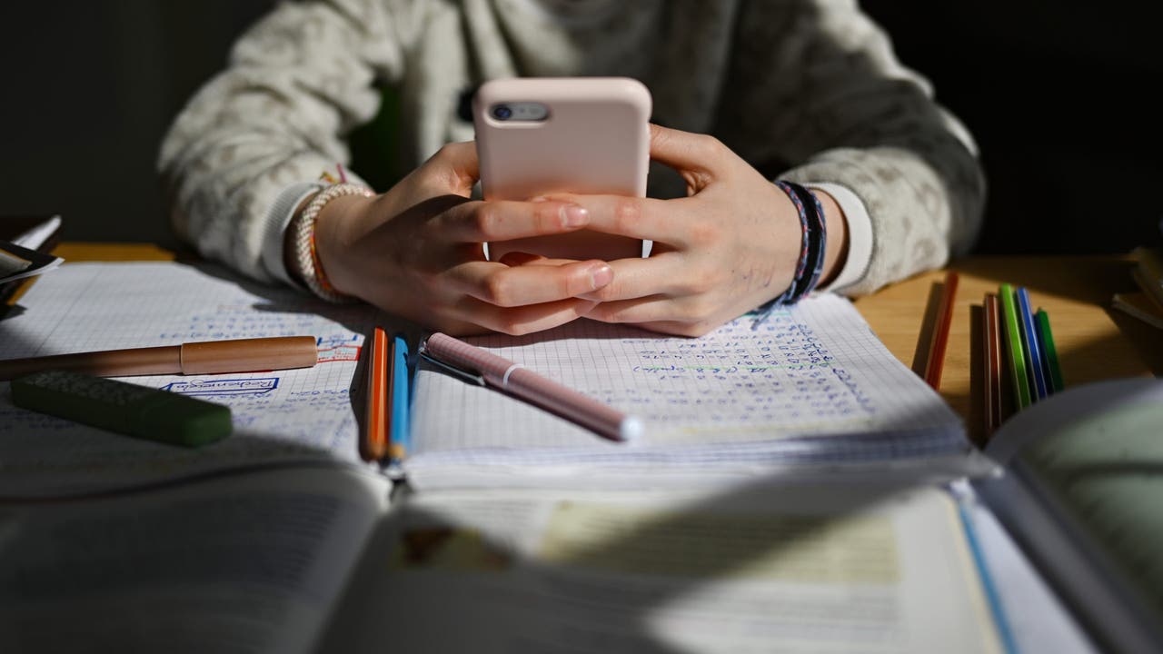 Murphy signs legislation aimed at restricting cell phone use in New ...