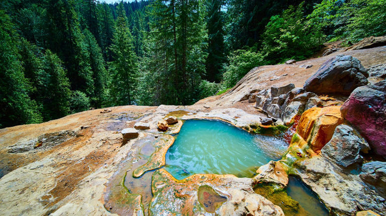Hot springs clothing etiquette tourists need to know while in Oregon