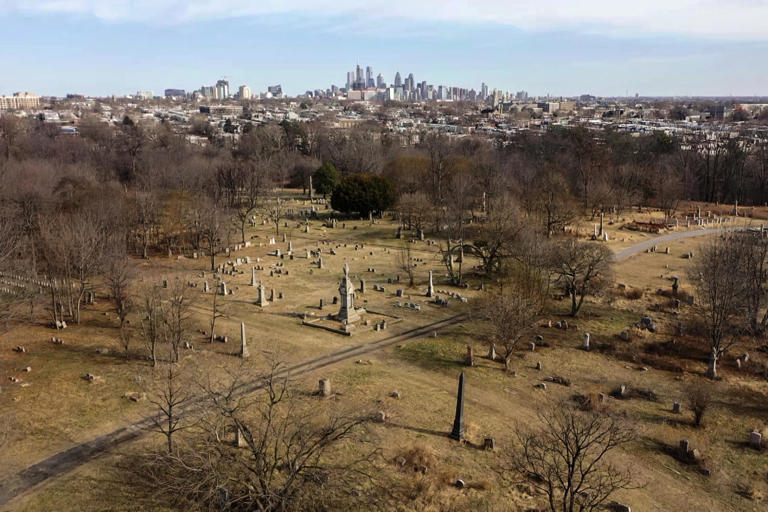 Mount Moriah Cemetery in Yeadon, Pa. (NBC Philadelphia) © NBC Philadelphia