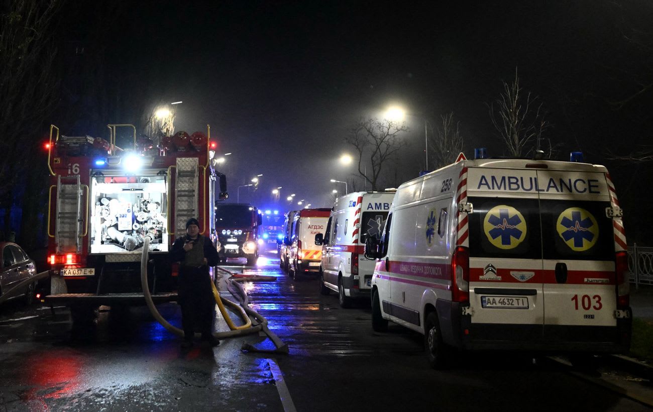 Kyiv building hit again by Russian attack, casualties among medical staff