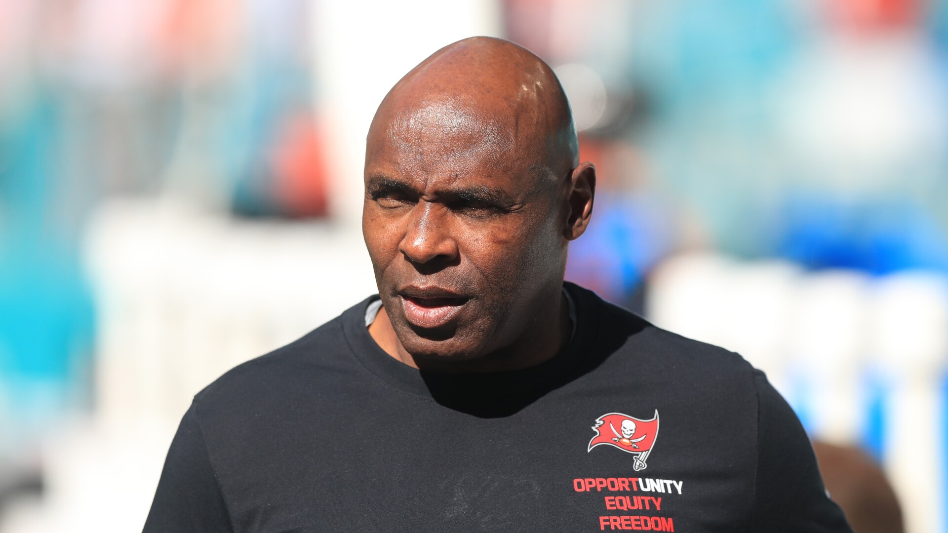 Buccaneers fire DL coach Charlie Strong, CBs coach Kevin Ross