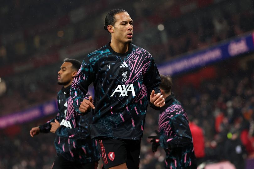 Virgil van Dijk warms up ahead of Liverpool's game at Arsenal