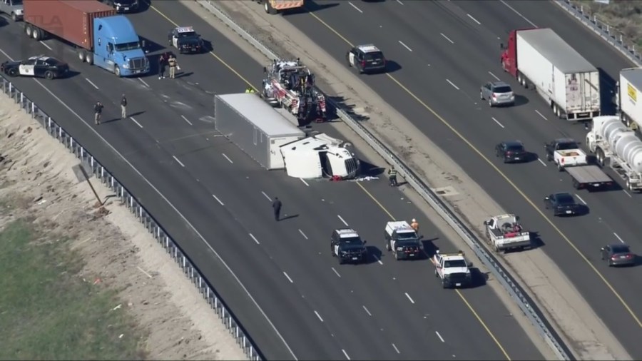 Southbound lanes of I-5 near Castaic closed after big rig crash