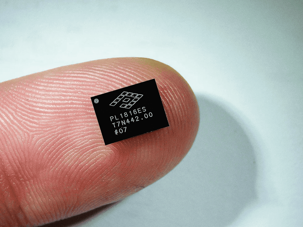 A Tiny Chip Placed Beneath AI Processors Could Cut Data Center Power ...