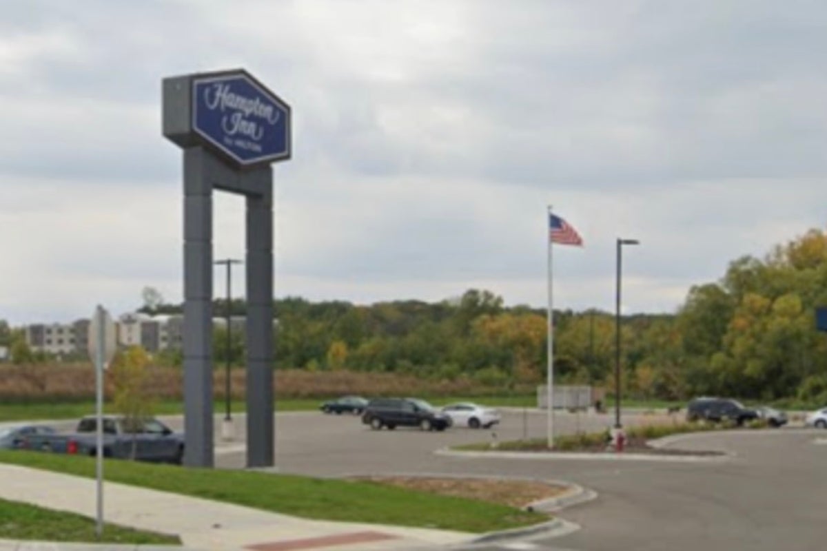 Crane removes Hilton sign at hotel accused of denying entry to ICE<br><br>