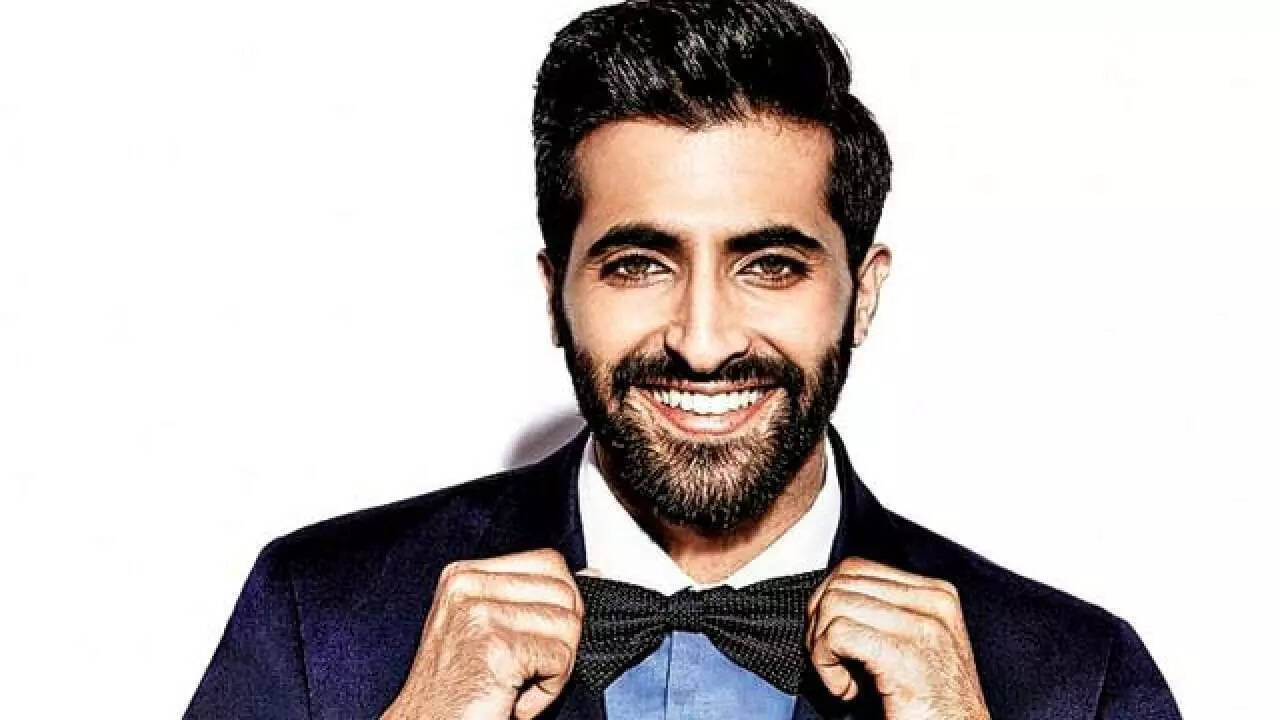 SRK is an institution, not just a superstar: 'King' actor Akshay Oberoi ...