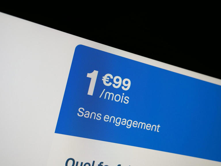 Carte SIM Prépayée Lycamobile France - Forfait M 300Go 5G, Appels/SMS Illimités, 19Go Europe - Sans Engagement