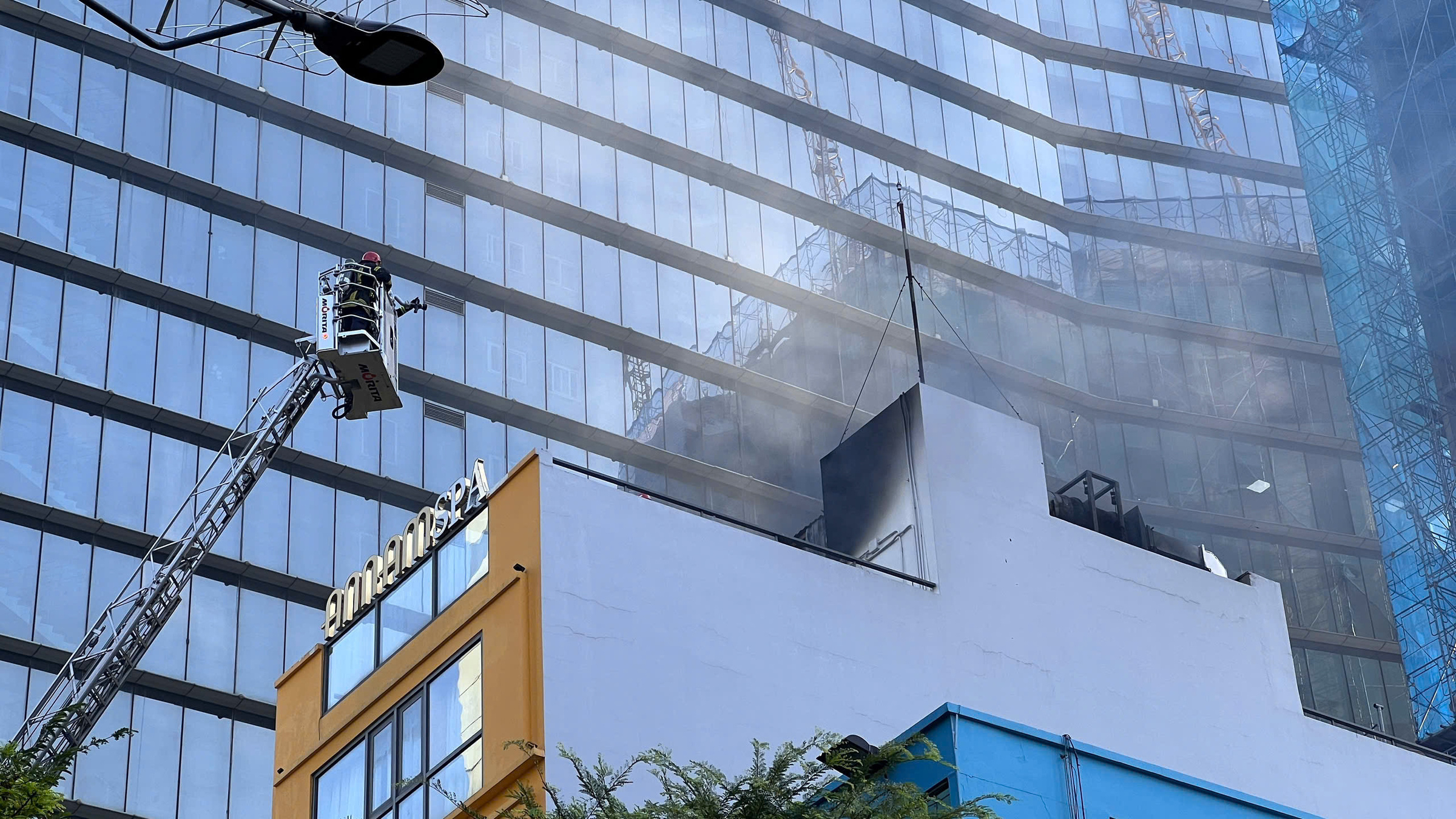 Cháy spa 7 tầng ở trung tâm TP HCM