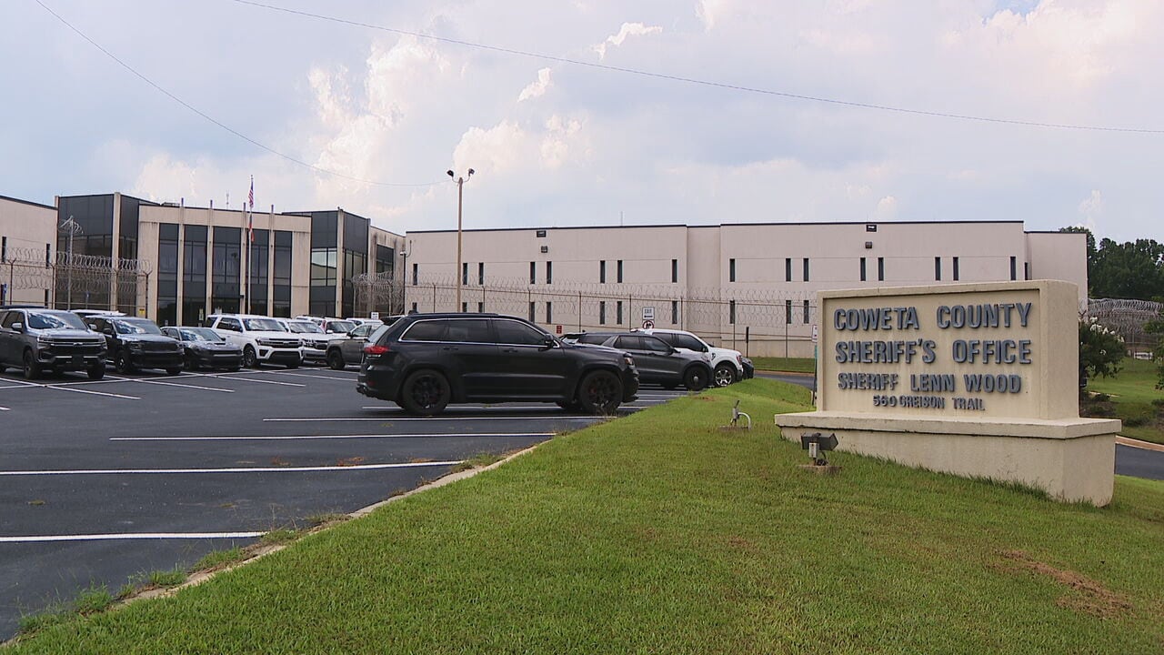 Suspect dead after being shot by Coweta deputies