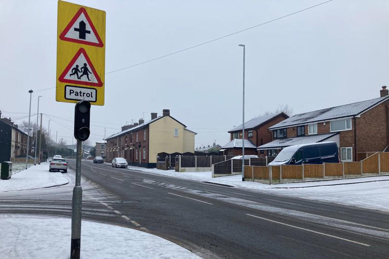 Two drivers who didn't stop for Heywood lollipop man in the road have ...