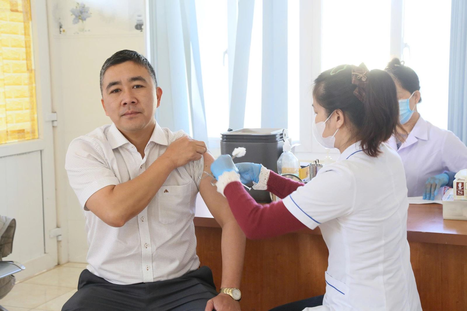 Người lao động ngành y tế Đắk Lắk được tiêm vaccine phòng cúm mùa