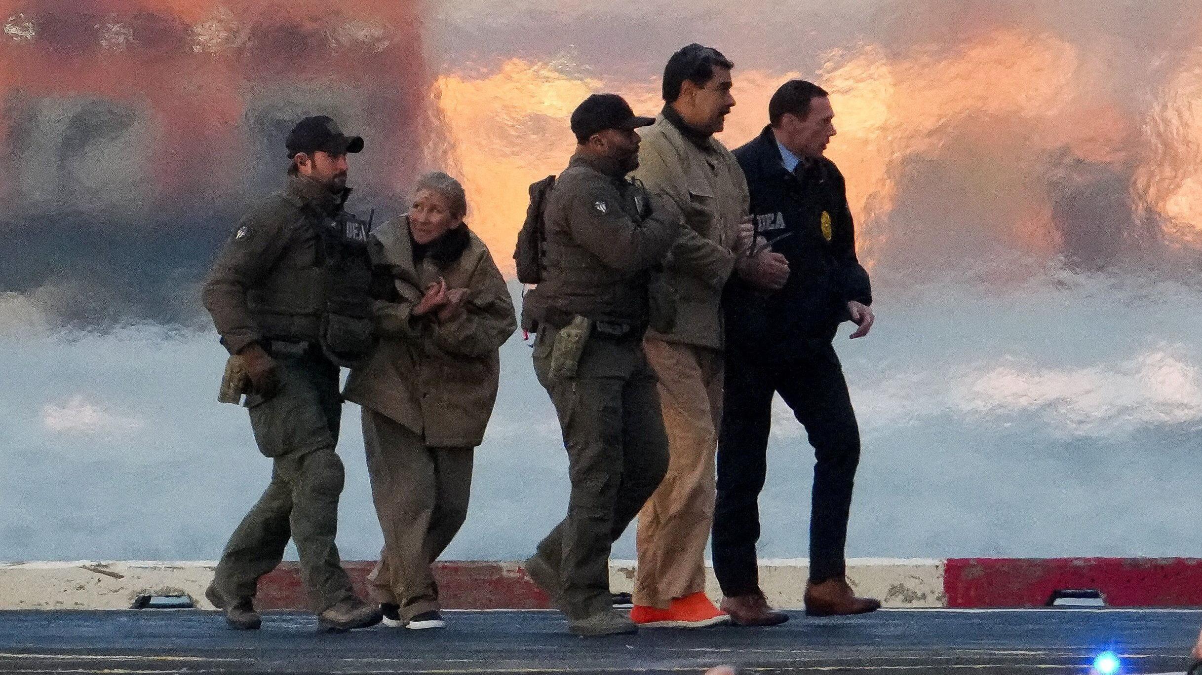 委內瑞拉總統馬杜羅和他的妻子西莉亞·弗洛雷斯目前被拘押在紐約。