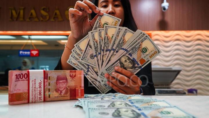 Rupiah kembali bergerak melemah