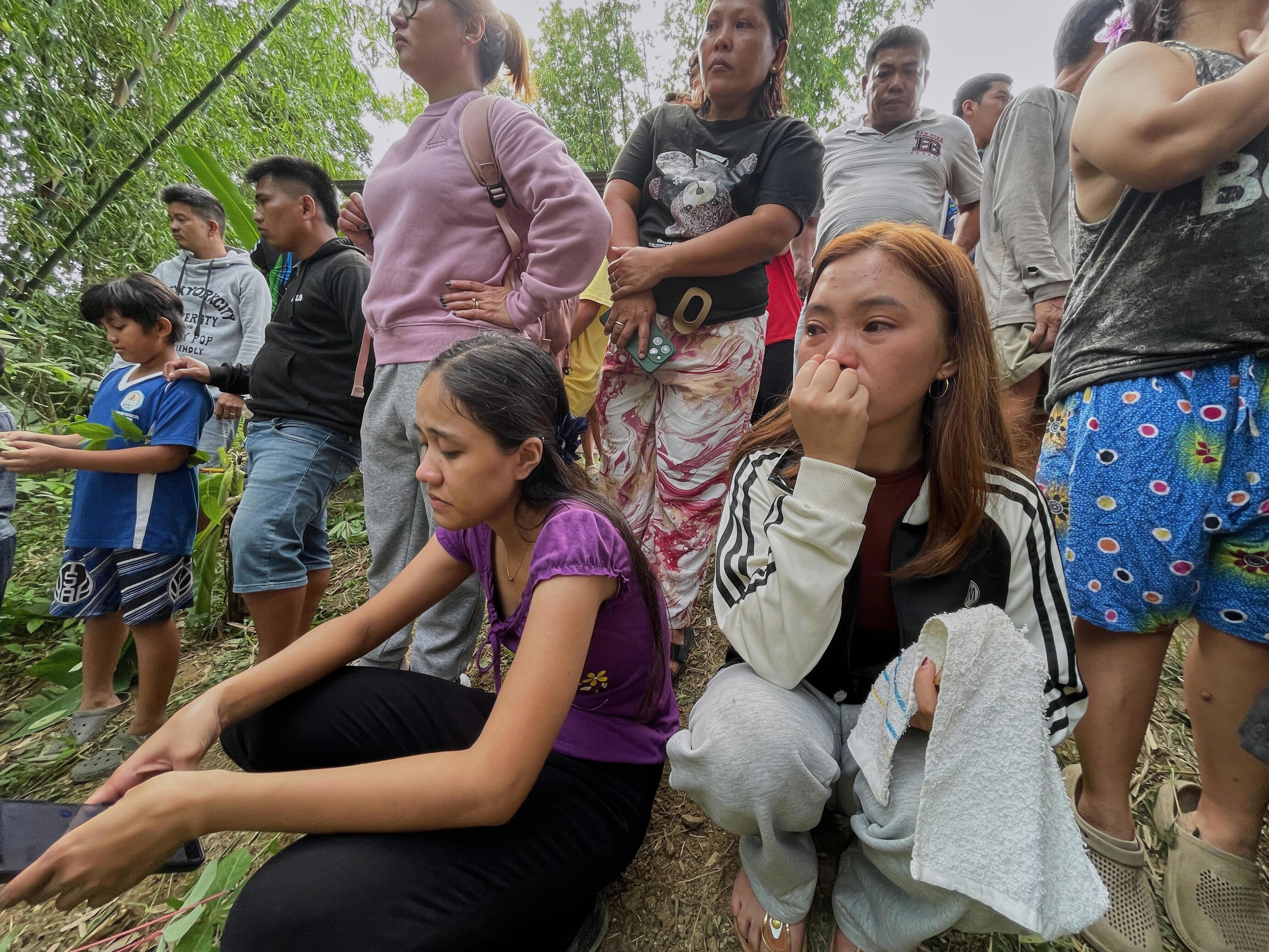 Mountain of garbage collapses at Philippines landfill, 1 dead, dozens ...
