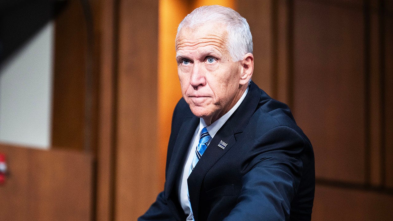 GOP senator blocks Trump DHS nominees until Noem testifies before Senate<br><br>