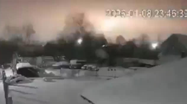 Russia unleashes hypersonic 'Oreshnik' missile near EU border as ...
