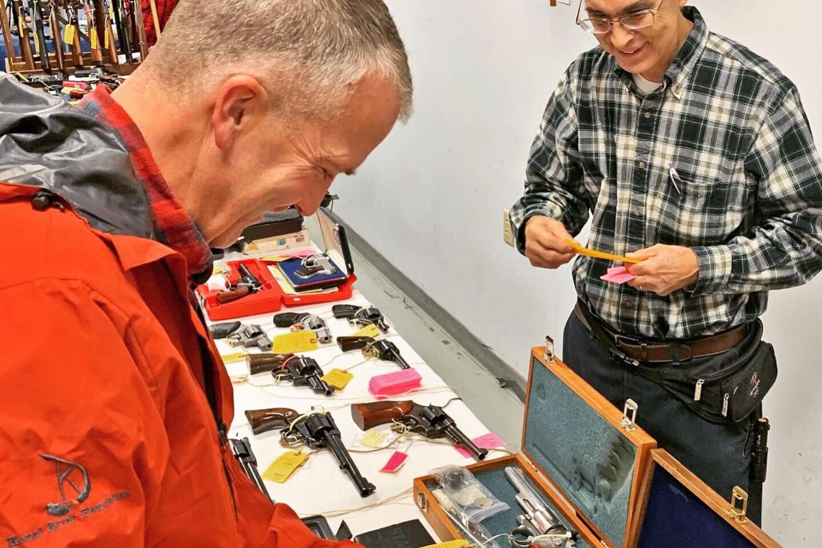 9 behaviors that instantly mark you as a new gun show buyer