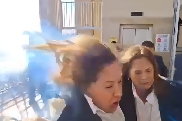 Grave: deputada de direita é atingida por explosivo em frente ao Congresso