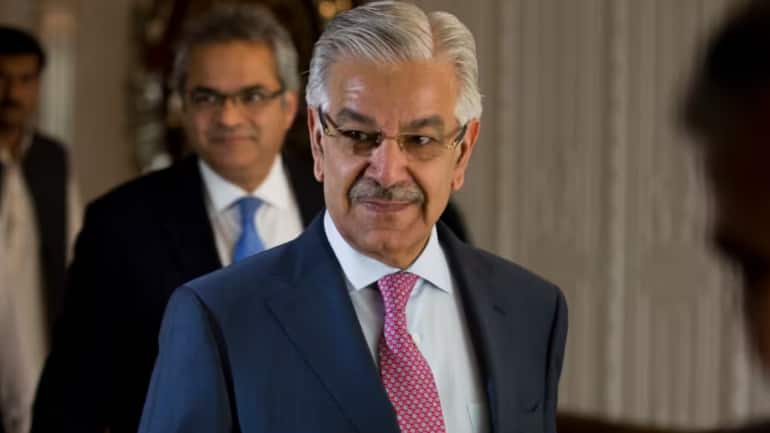 ‘Don’t go back like this’: Pak's Khawaja Asif makes comment on Afghan journalist’s attire, faces backlash