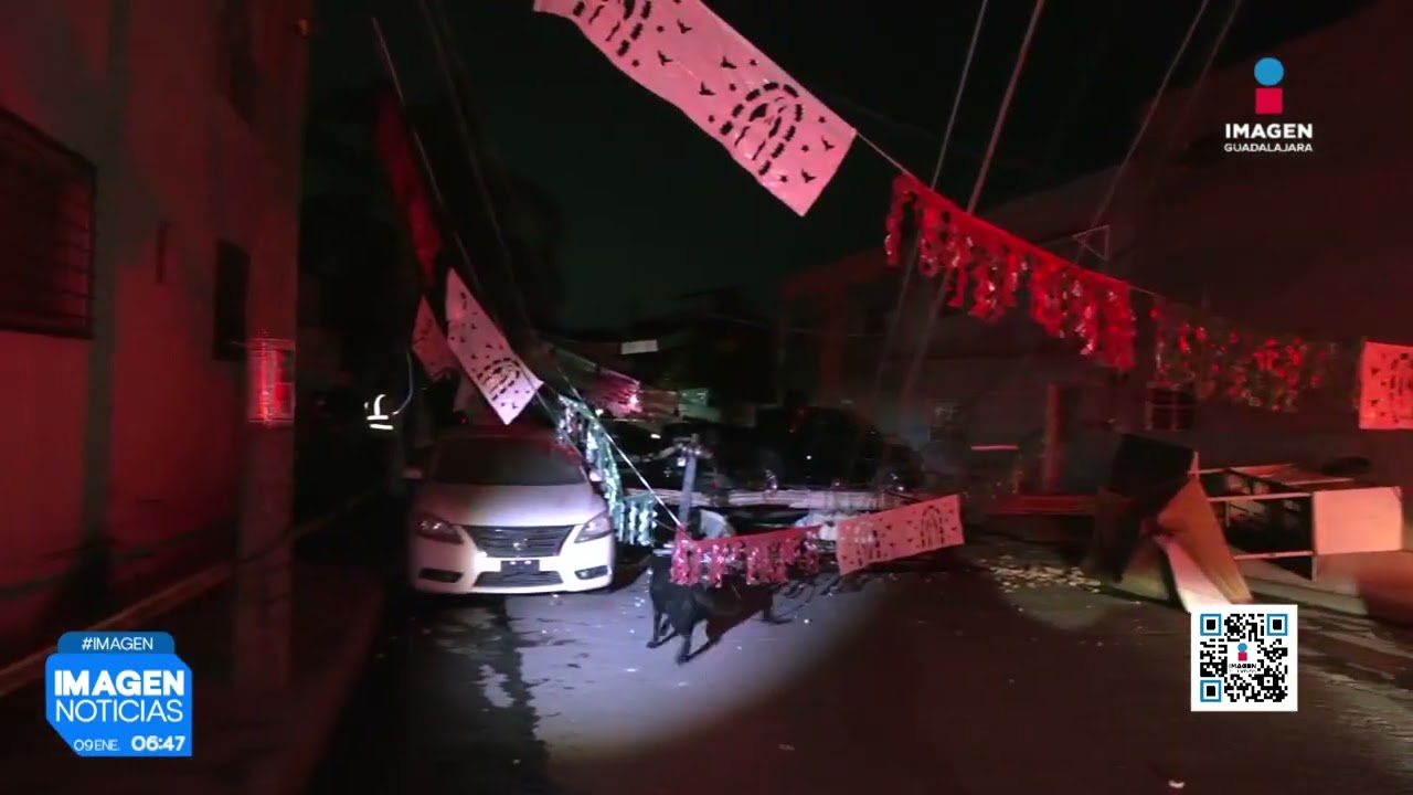 Camioneta se impacta contra poste eléctrico y deja sin luz a toda una ...
