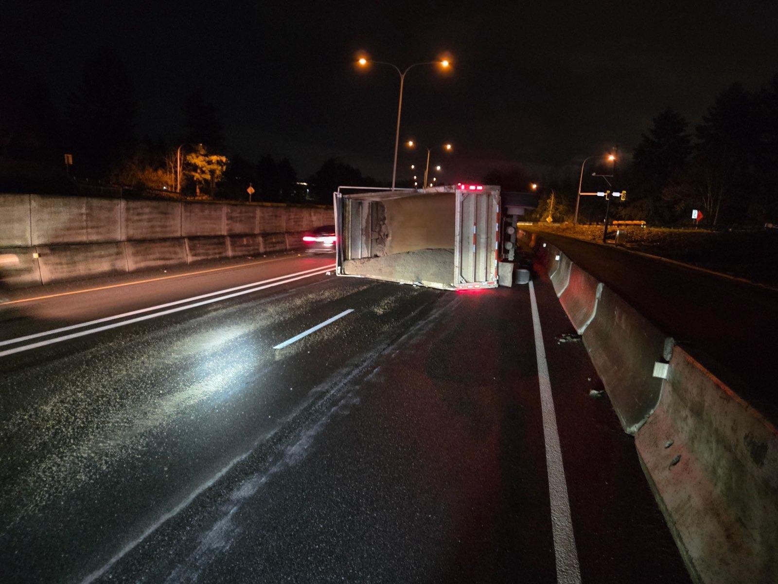 I-405 in Bothell: All lanes reopened after overturned trailer creates 5 ...