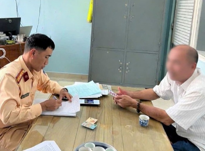 Vụ ô tô khách rượt đuổi xe tải trên đường ở Đồng Tháp: Thông tin mới nhất