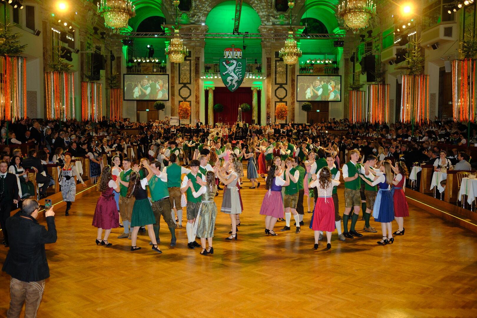 Auftakt der Ballsaison: Steirische Tradition in der Wiener Hofburg