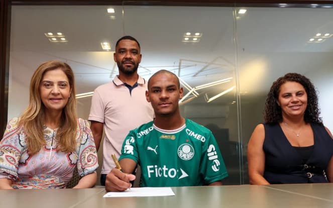 Eduardo Conceição assina primeiro contrato profissional com o Palmeiras; saiba a multa