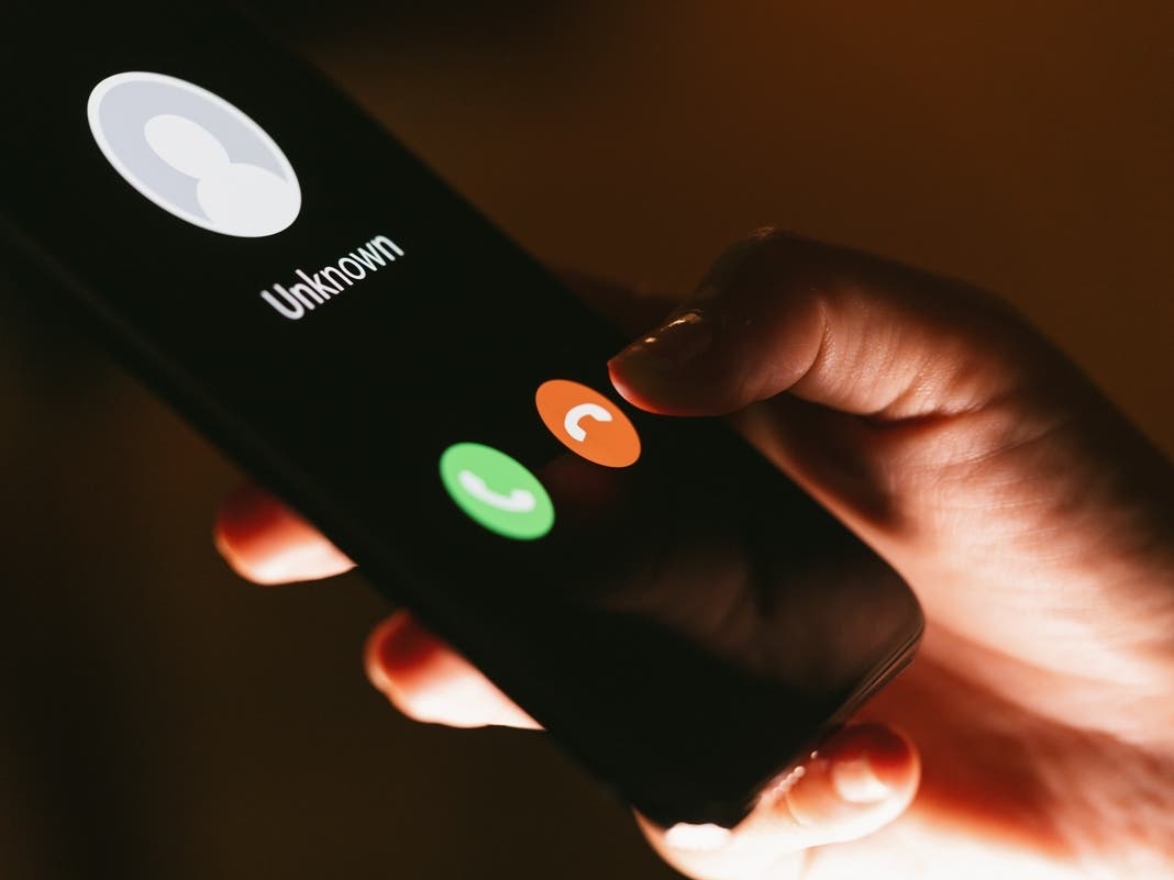 Elderly Manhattan man nearly loses $10K cash in scam, police intervene ...