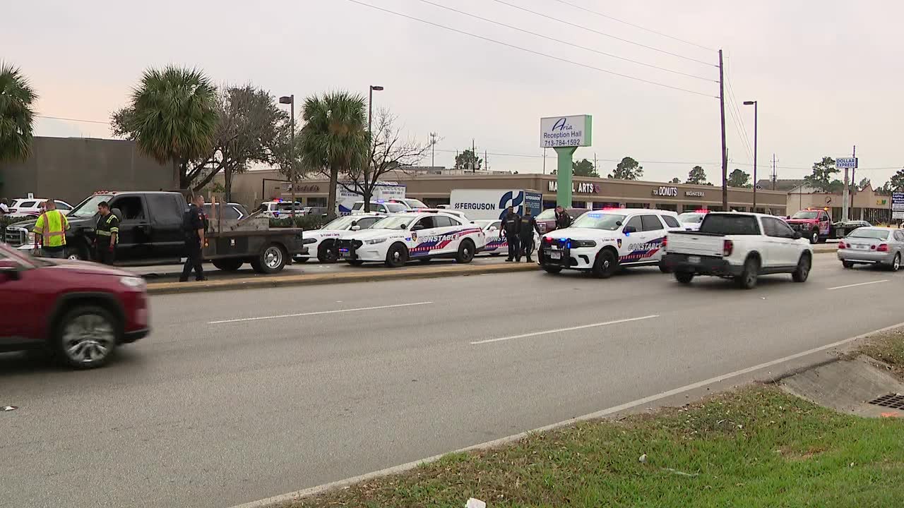 Driver in stolen truck hits multiple vehicles during Harris CO. chase ...