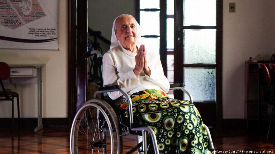 Hermana Inah Canabarro, a sus 115 años, en Porto Alegre Brasil, en febrero de 2024. Falleció en 2025, con 116 años.