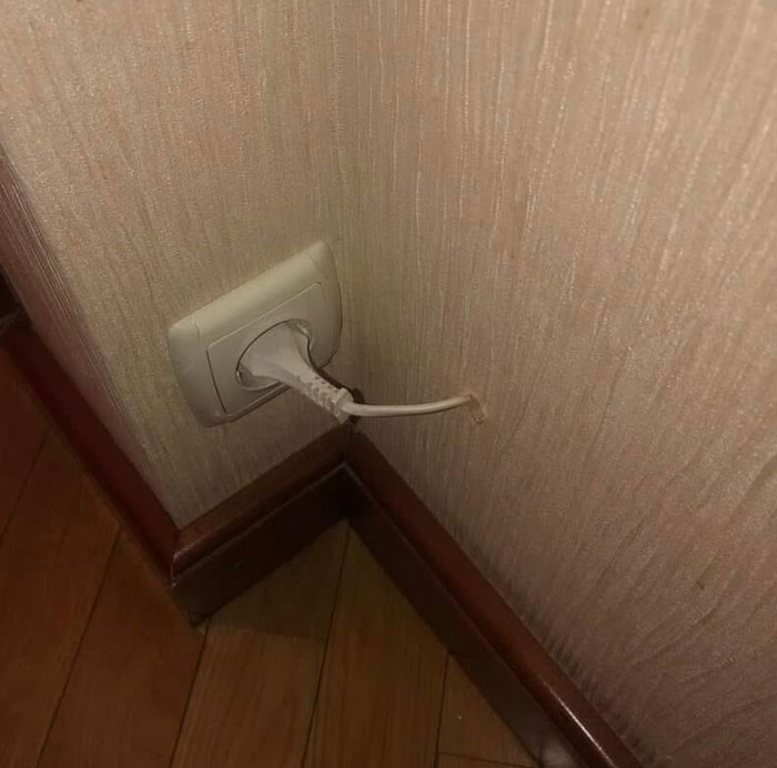 “No Context Required”: 45 Funny Images That Defy Explanation