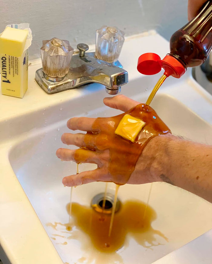 “No Context Required”: 45 Funny Images That Defy Explanation