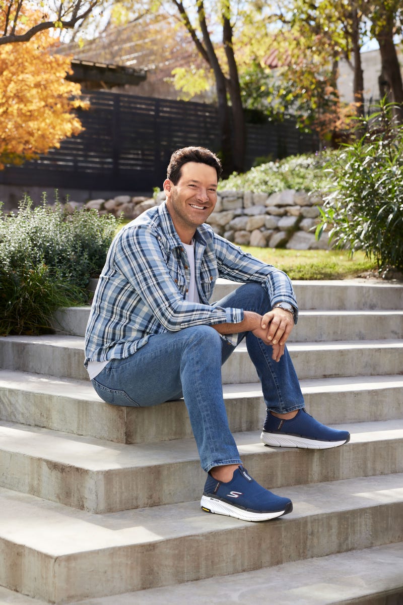 Tony Romo spent his NFL career avoiding sacks. Now it's his shoes that ...
