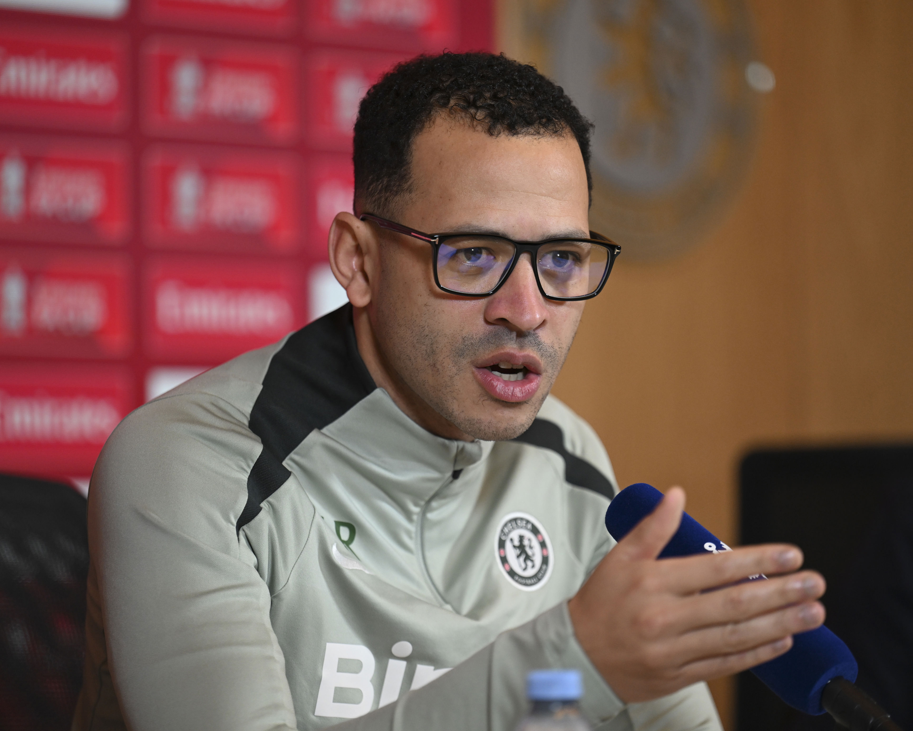 Liam Rosenior abraza la oportunidad del Chelsea tras un gran ascenso