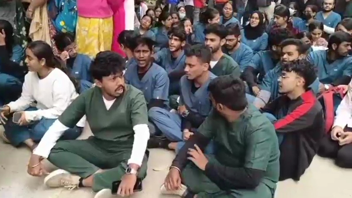 College student dies by suicide in Bengaluru, students protest against ...