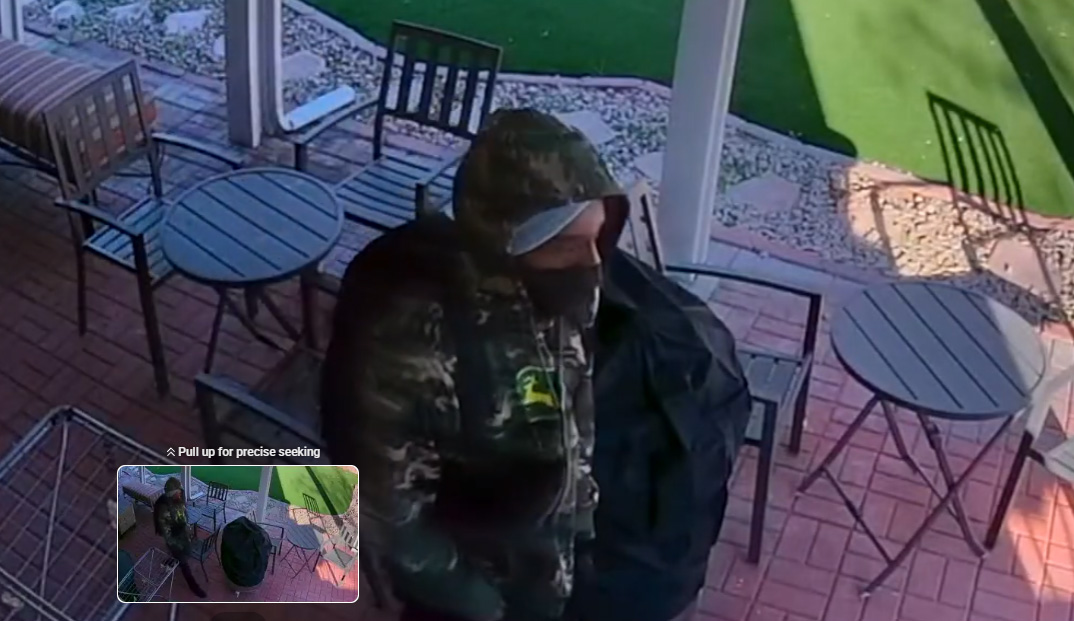 Video: Suspected burglar enters Las Vegas Summerlin home and yells 'Metro'