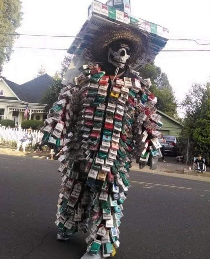 “No Context Required”: 45 Funny Images That Defy Explanation