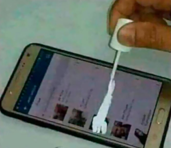 “No Context Required”: 45 Funny Images That Defy Explanation