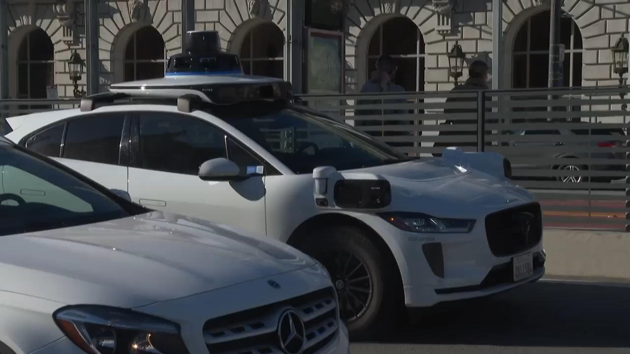 Gig drivers protest after robotaxis stall on San Francisco streets ...