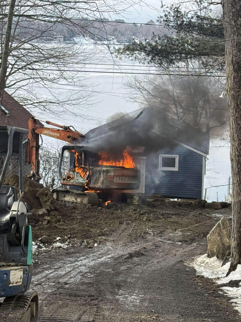 Crews respond to excavator fire in Morris