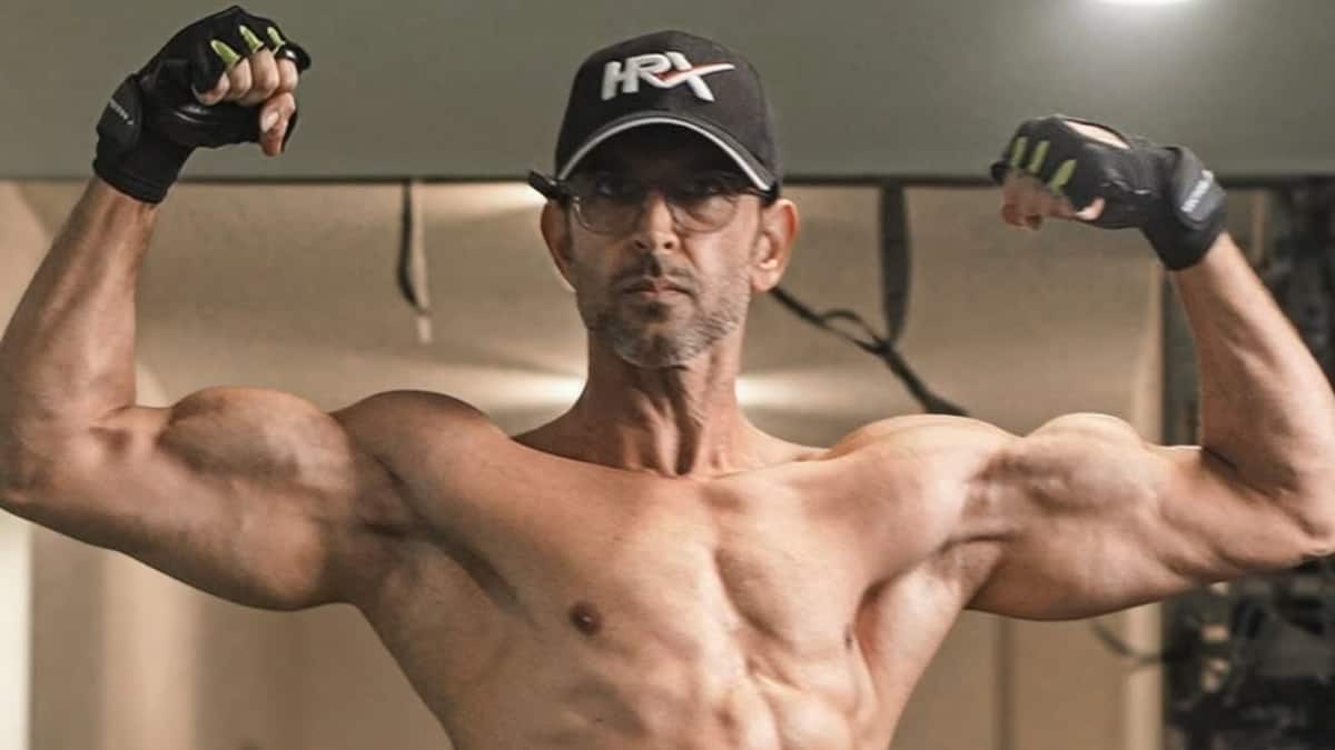 Hrithik Roshan's fitness at 50 proves that age is just a number! 😳🔥 One  Word For His Fitness Look ? . . #hritikroshan #bollywood #bollywoodbubble  #bollywoodbubbletelly, image size:1200x675