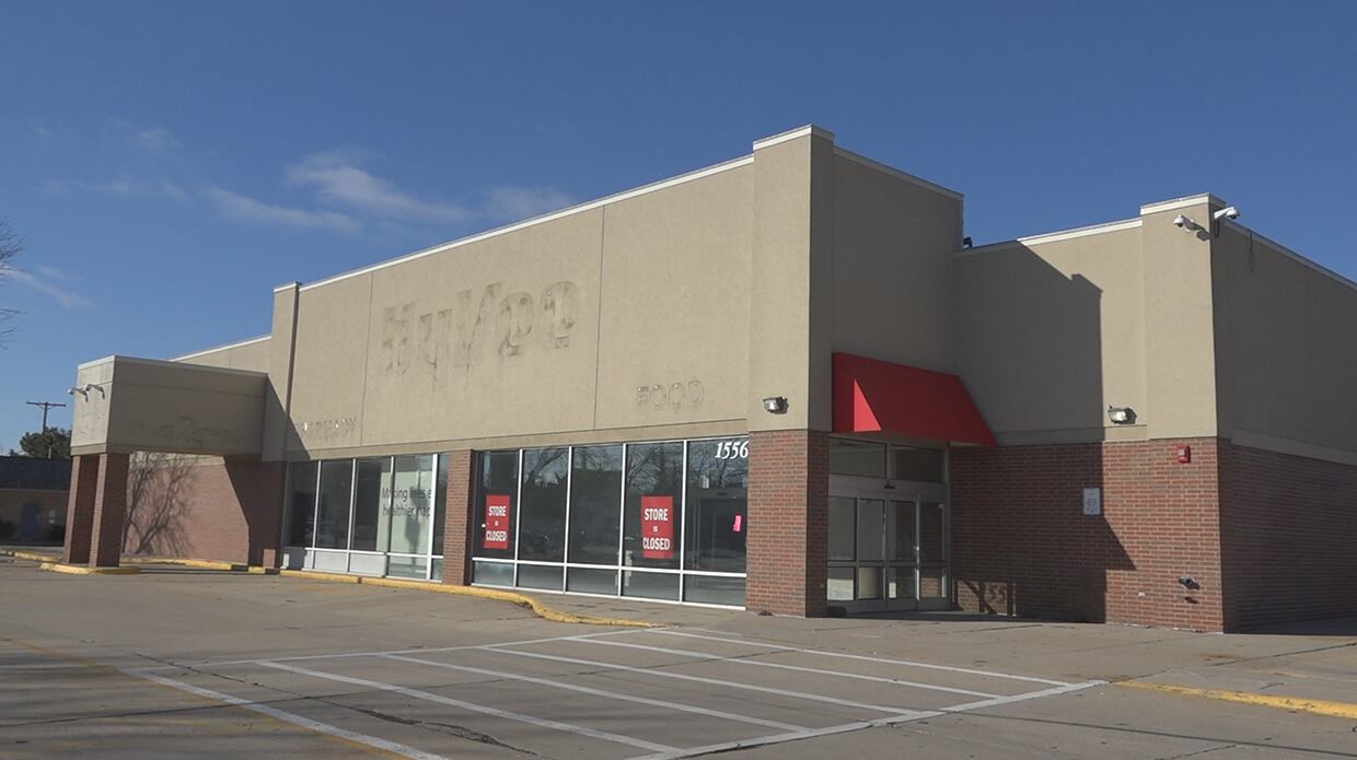 Cedar Rapids officials in talks with grocers to fill closed First ...