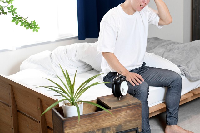 「投資しておけば複利だけで生活できたのに」「脳が若いうちに資格を取得」20代でやっておけばよかった後悔あれこれ