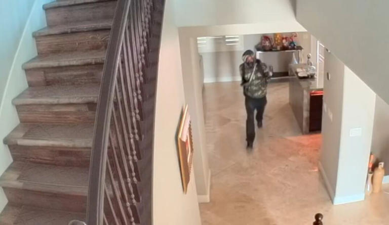 Las Vegas police search for suspect in southwest valley home burglary