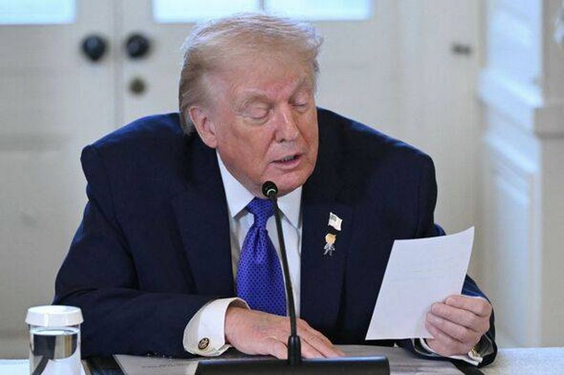 Donald Trump branded 'addled' as he reads private Rubio note about ...