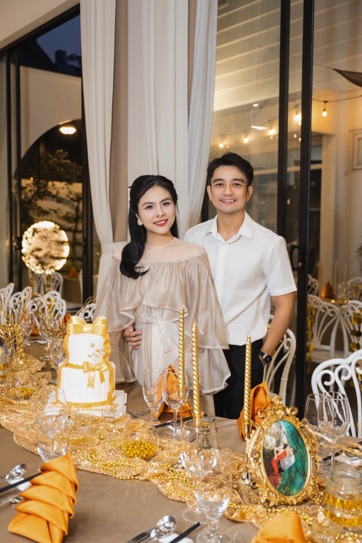 Vợ chồng Vân Trang mở tiệc kỷ niệm cưới ở biệt thự 1.000 m2