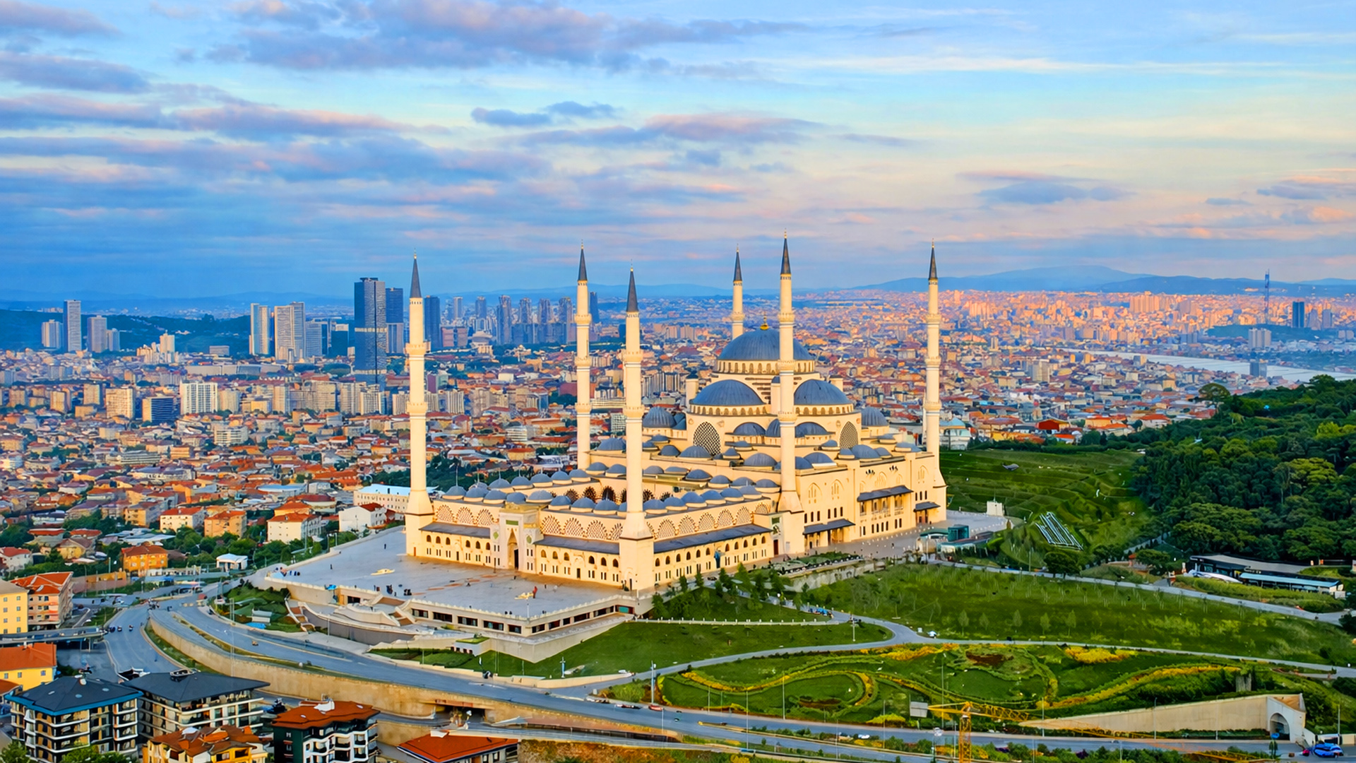 The grand architecture of Çamlıca Mosque in Istanbul
