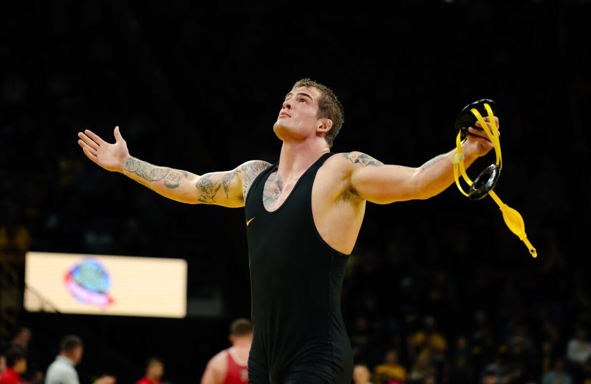 Iowa wins Big Ten opener despite sluggish performance