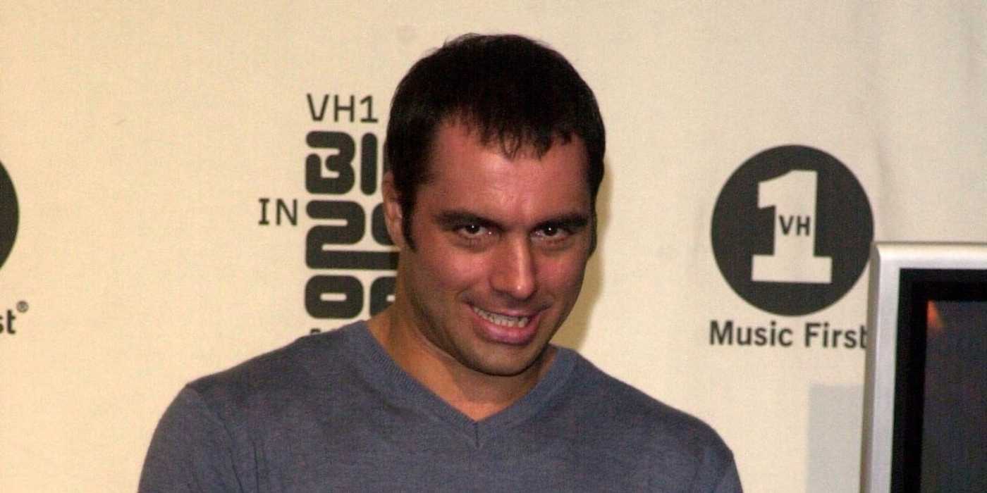 How much money does Joe Rogan earn from his podcast?